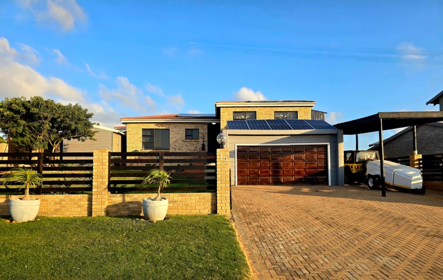 4 Bedroom Property for Sale in Paradise Beach Eastern Cape